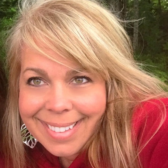 Meet your Posher, Jenn - Picture 5 of 6